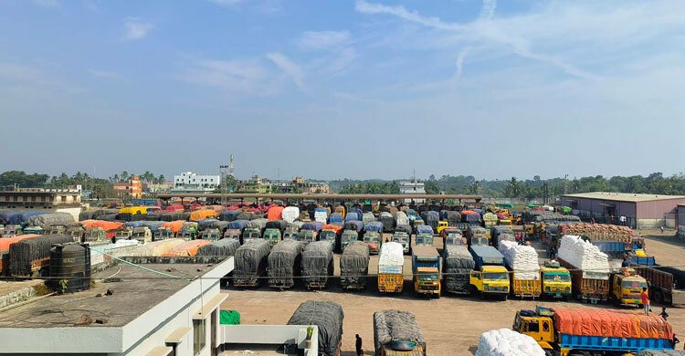  ৯ দিন পর ভোমরা স্থলবন্দরে আমদানি-রপ্তানি শুরু