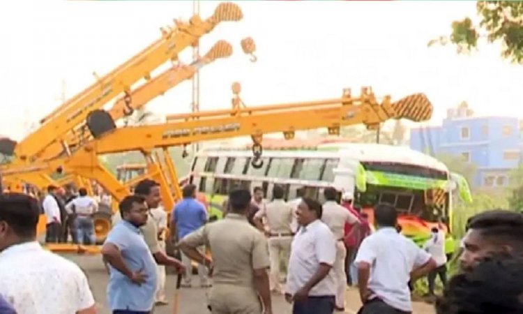 ভারতে ৭০ বাংলাদেশি নিয়ে দুর্ঘটনার কবলে বাস