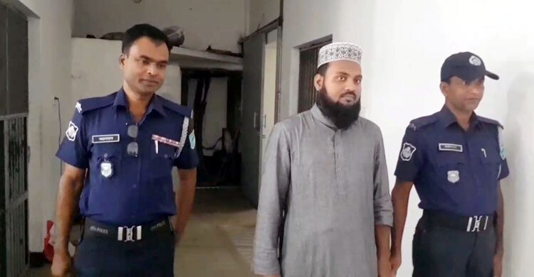  খালেদা জিয়াকে নিয়ে ফেসবুকে কুরুচিপূর্ণ মন্তব্য, ইমাম গ্রেফতার