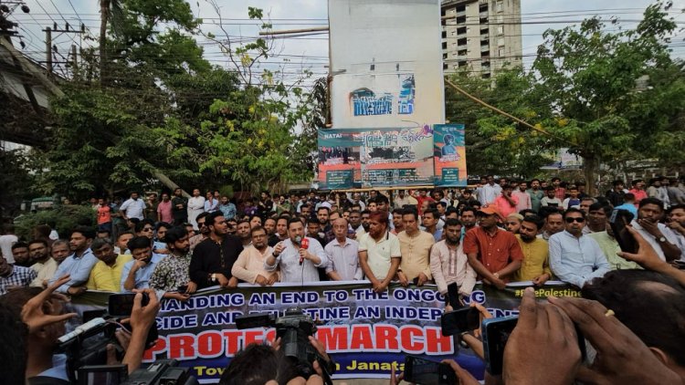 ফিলিস্তিনে ইসরাইলের বর্বরচিত হামলার প্রতিবাদে চট্টগ্রাম মহানগর স্বেচ্ছাসেবক দলের মানববন্ধন