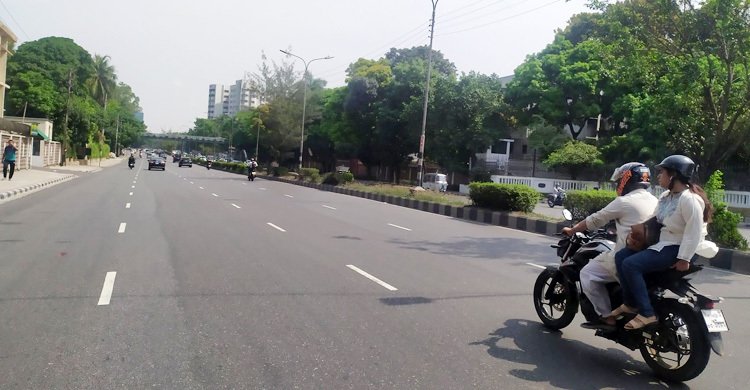  সড়কে নেই যানজট, নির্বিঘ্নে কেন্দ্রে এসএসসি পরীক্ষার্থীরা