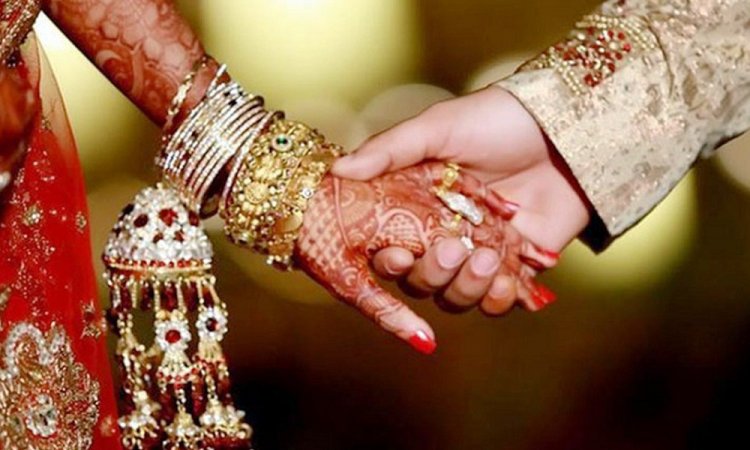 মেয়ের হবু স্বামীর সঙ্গে পালালেন মা