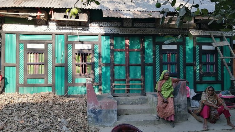 অপবাদ দিয়ে নারীকে মারধর, বসতঘরে তালা ও গরু-ছাগল লুট