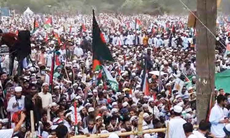 মার্চ ফর গাজা : সকালেই সোহরাওয়ার্দী উদ্যানে মানুষের ঢল