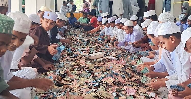  পাগলা মসজিদের দানবাক্সে মিললো ২৮ বস্তা টাকা