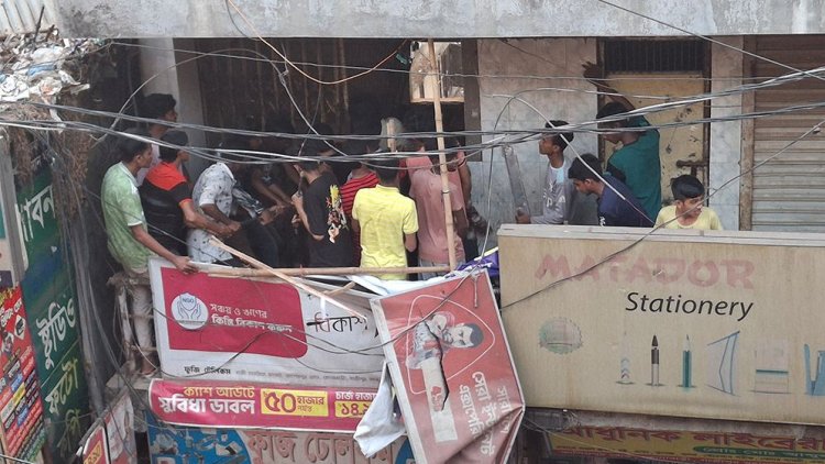 গাজীপুরে গার্মেন্টসসহ ব্যবসা প্রতিষ্ঠানে হামলা-ভাঙচুর