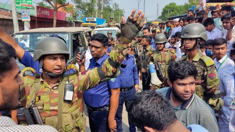ঠাকুরগাঁওয়ে ৬ দফা দাবিতে শিক্ষার্থীদের সড়ক অবরোধ, ভোগান্তি চরমে