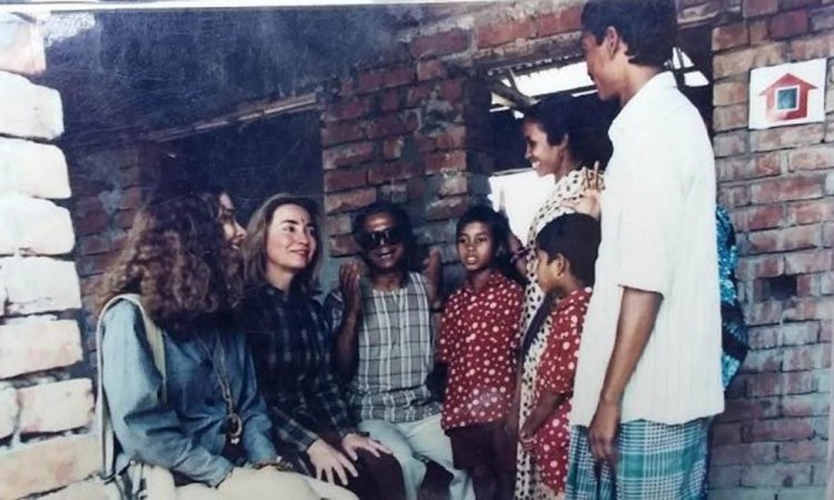 ড. মোহাম্মদ ইউনূসকে দেখতে চায় হিলারিপাড়ার বাসিন্দারা