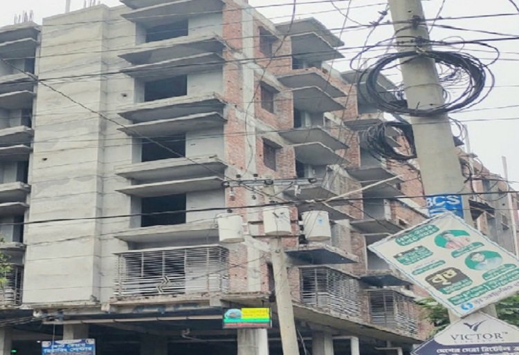 সিরাজগঞ্জে সাত তলা ভবনের উপর থেকে পড়ে দুই শ্রমিকের মৃত্যু