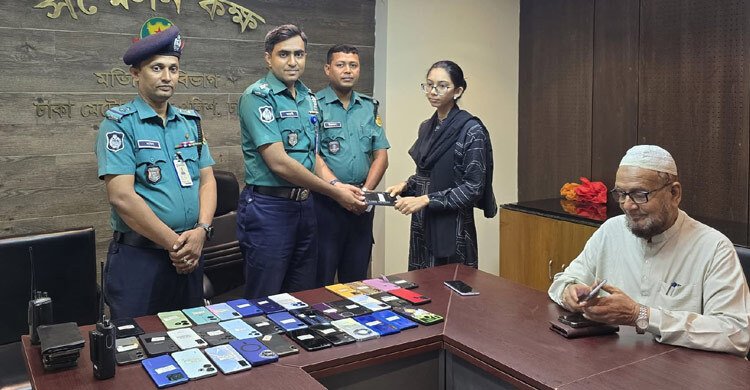  হারিয়ে যাওয়া ৭৯ মোবাইলফোন উদ্ধার করলো পুলিশ