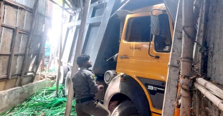  মিরসরাই-সীতাকুণ্ডে সড়ক দুর্ঘটনায় নিহত ৩