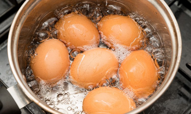 ডিম সিদ্ধ করতে গিয়ে বারবার ভুল? জানুন সমাধান