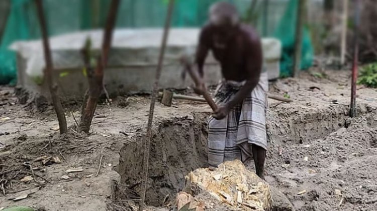 শহীদ বাবার পাশেই দাফন হবে মেয়ের, কবর খুঁড়লেন দাদা