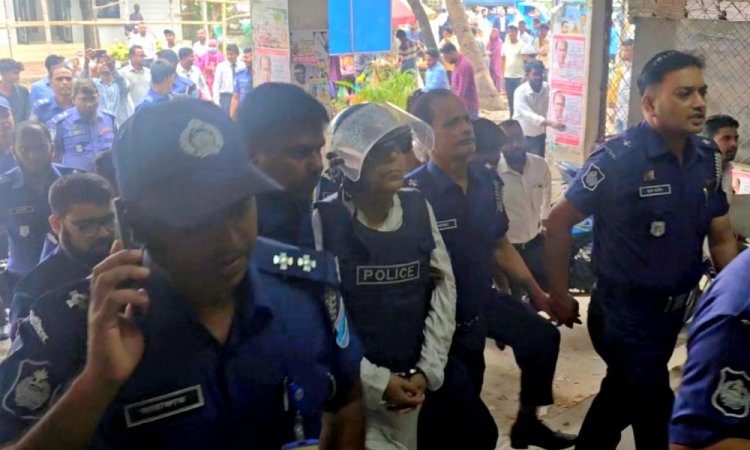 আদালত চত্বরে সাবেক আইনমন্ত্রী আনিসুল হককে চড়-থাপ্পড়