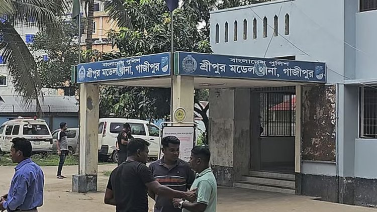 মাদকাসক্ত ছেলেকে কুপিয়ে হত্যার পর থানায় আত্মসমর্পণ