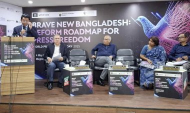  এ কে আজাদ রাজনৈতিক সরকার এলে গণমাধ্যম সূচকে পেছাবো না, এ নিশ্চয়তা কে দেবে