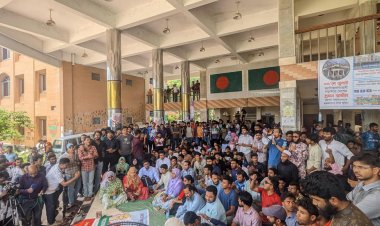 বরিশাল বিশ্ববিদ্যালয়ে উপাচার্যের পদত্যাগের দাবিতে আন্দোলনে শিক্ষকদের সংহতি