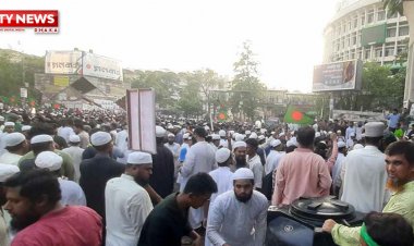 আ’লীগ নিষিদ্ধে শাহবাগ অবরোধ করেছেন আন্দোলনকারীরা