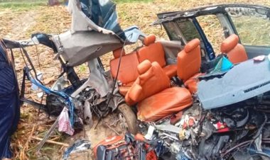 দিনাজপুরে ট্রাক ও মাইক্রোবাসের মুখোমুখি সংঘর্ষে নিহত ৪