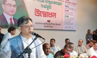 ইশরাককে শপথ না পড়ালে বৃহত্তর আন্দোলনের হুঁশিয়ারি সালাহউদ্দিন আহমেদের