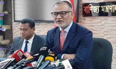 অসাধুরা বাজারের ছোট প্রতিষ্ঠানগুলোকে ধ্বংস করছে : বাণিজ্য উপদেষ্টা