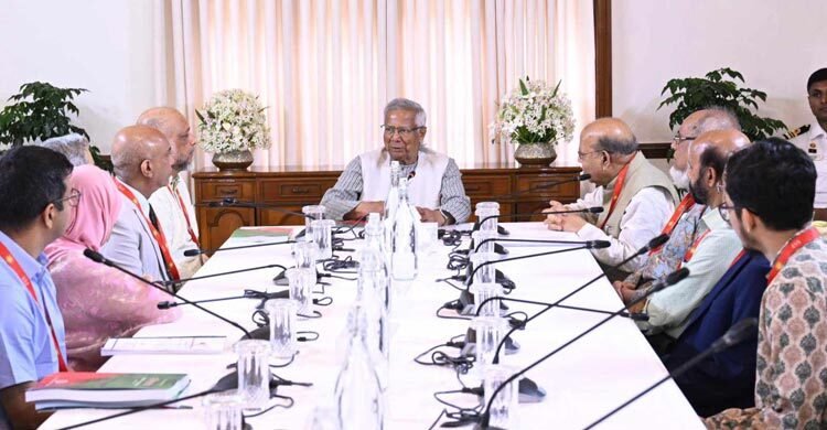 স্বাস্থ্য সংস্কার কমিশনের সুপারিশ দ্রুত বাস্তবায়নের নির্দেশ প্রধান উপদেষ্টার