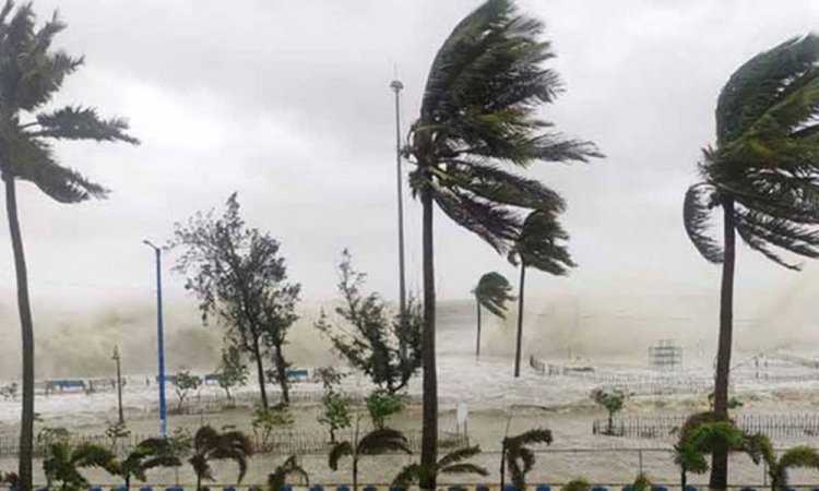 সন্ধ্যার মধ্যে ১০ অঞ্চলে ঝড়-বৃষ্টির আভাস, নদীবন্দরে সতর্ক সংকেত