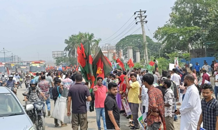ফুল, ব্যানার, স্লোগানে খালেদা জিয়াকে শুভেচ্ছা নেতাকর্মীদের