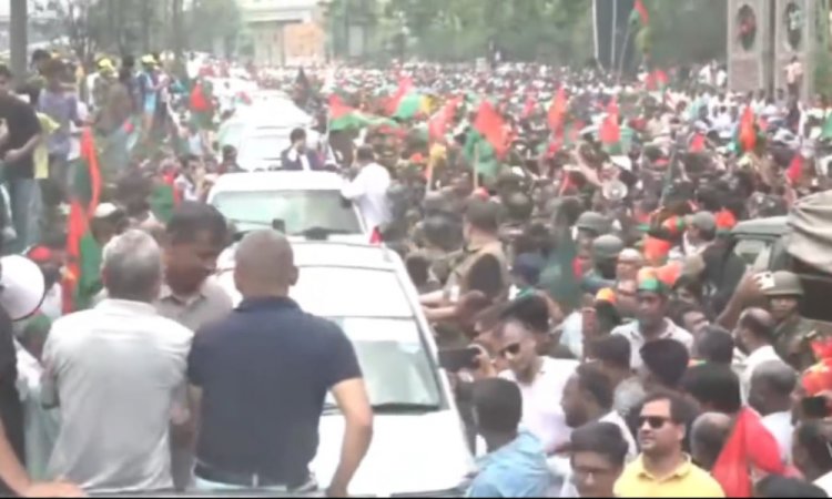 ‘ফিরোজার’ উদ্দেশে খালেদা জিয়া, সড়কে নেতাকর্মীদের উপচে পড়া ভিড়