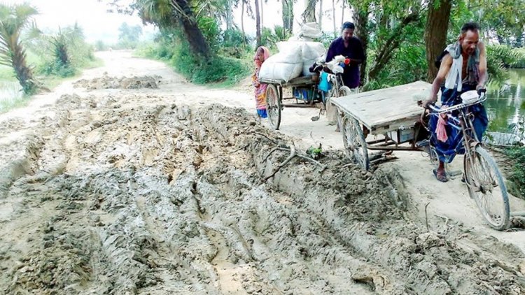 বগুড়ায় ৪ কিলোমিটার কাঁচা সড়কে লাখো মানুষের ভোগান্তি