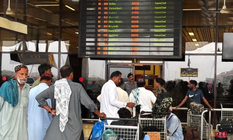 পাকিস্তানের তিন বিমানবন্দর সাময়িক বন্ধ ঘোষণা