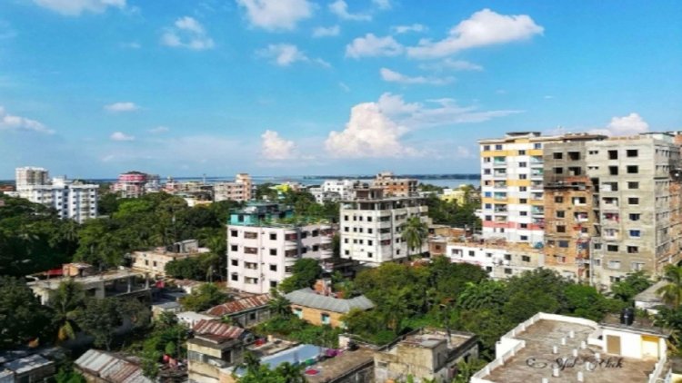 কলাম ছাড়াই ইটের গাঁথুনির ওপর তৈরি করা হচ্ছে বহুতল ভবন