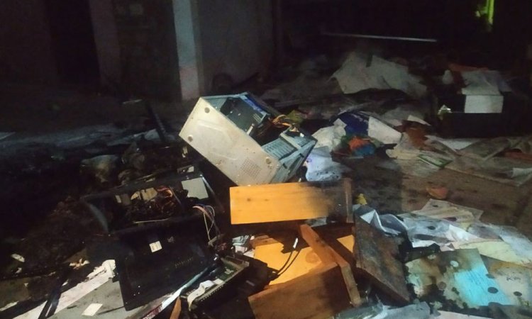 হাসিনাকে প্রধানমন্ত্রী উল্লেখ করে সংবাদ, খুলনায় পত্রিকা অফিসে ভাঙচুর