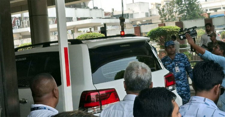 শাহজালাল বিমানবন্দর পরিদর্শনে স্বরাষ্ট্র উপদেষ্টা