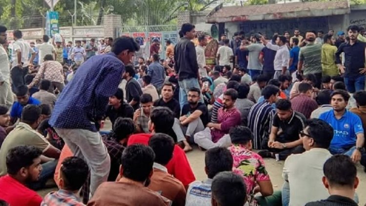 ঢাবি ভিসি-প্রক্টরের পদত্যাগ দাবিতে ছাত্রদলের অবস্থান