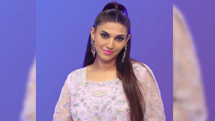 পাক-ভারত উত্তেজনা নিয়ে বার্তা দিয়ে তোপের মুখে পাকিস্তানি অভিনেত্রী