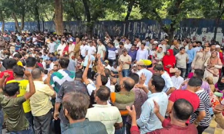 ইশরাককে মেয়র পদে শপথের দাবিতে নগর ভবনের সামনে ঢাকাবাসী (ভিডওসহ)