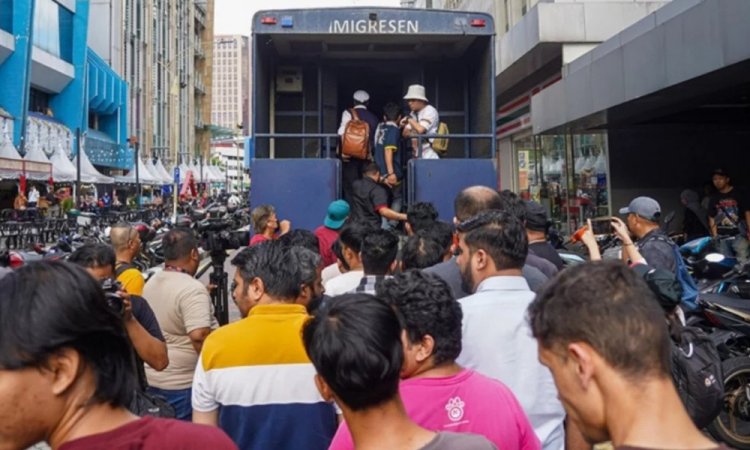 মালয়েশিয়ায় ২৬ বাংলাদেশিসহ ১৩৪ অভিবাসী আটক