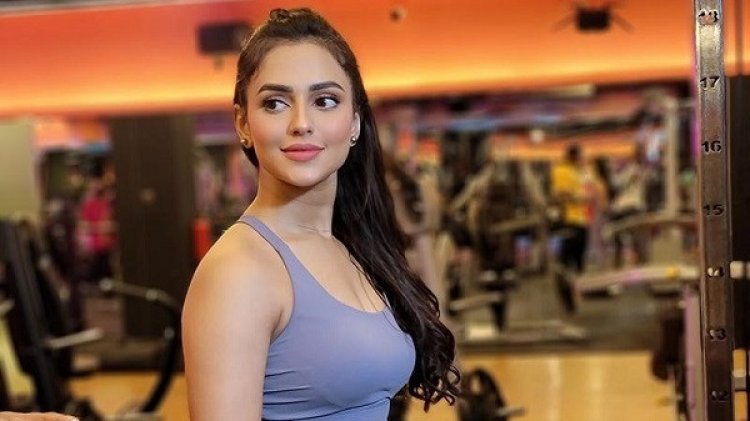 অভিনেত্রী নুসরাত ফারিয়া বিমানবন্দরে আটক নেয়া হচ্ছে ডিবি কার্যালয়ে