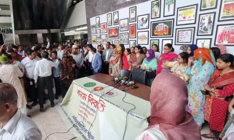 এনবিআর নিয়ে আলোচনায় বসবেন অর্থ উপদেষ্টা, আন্দোলন চলবে কালও