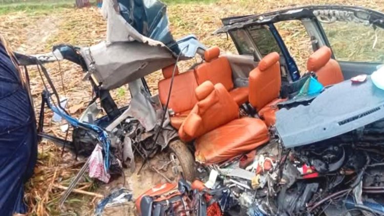 দিনাজপুরে ট্রাক ও মাইক্রোবাসের মুখোমুখি সংঘর্ষে নিহত ৪