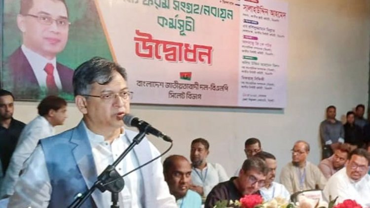 ইশরাককে শপথ না পড়ালে বৃহত্তর আন্দোলনের হুঁশিয়ারি সালাহউদ্দিন আহমেদের