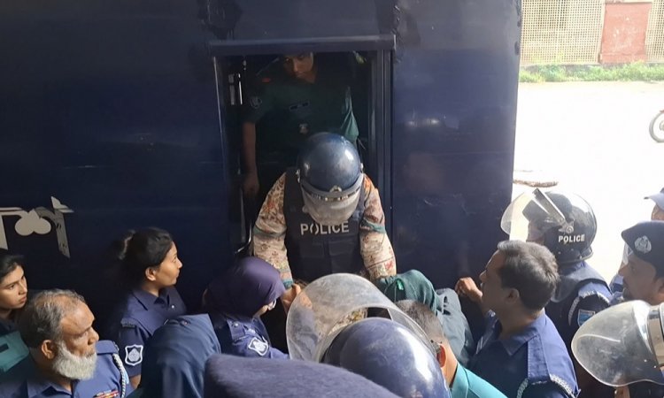 মানিকগঞ্জের আদালতে নেওয়া হয়েছে মমতাজকে