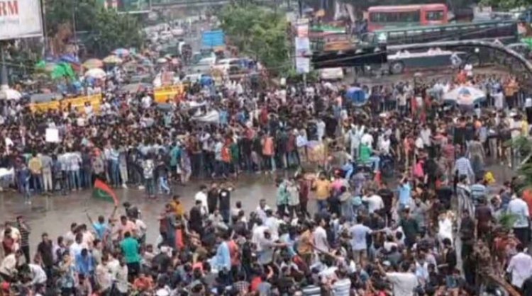 শাহবাগ মোড়ে ছাত্রদলের অবস্থান, যান চলাচল বন্ধ