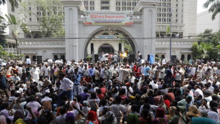 দুই উপদেষ্টার পদত্যাগ ছাড়া রাজপথ না ছাড়ার ঘোষণা ইশরাক সমর্থকদের