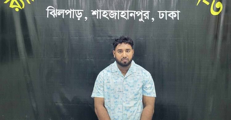  র‍্যাব পরিচয়ে যাত্রীবাহী বাসে ডাকাতি, প্রধান আসামি গ্রেফতার