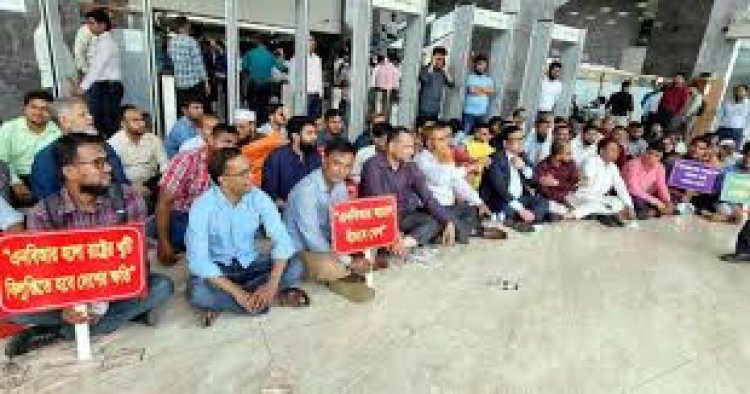 কর্মচারীদের কর্মবিরতিতে অচল এনবিআর